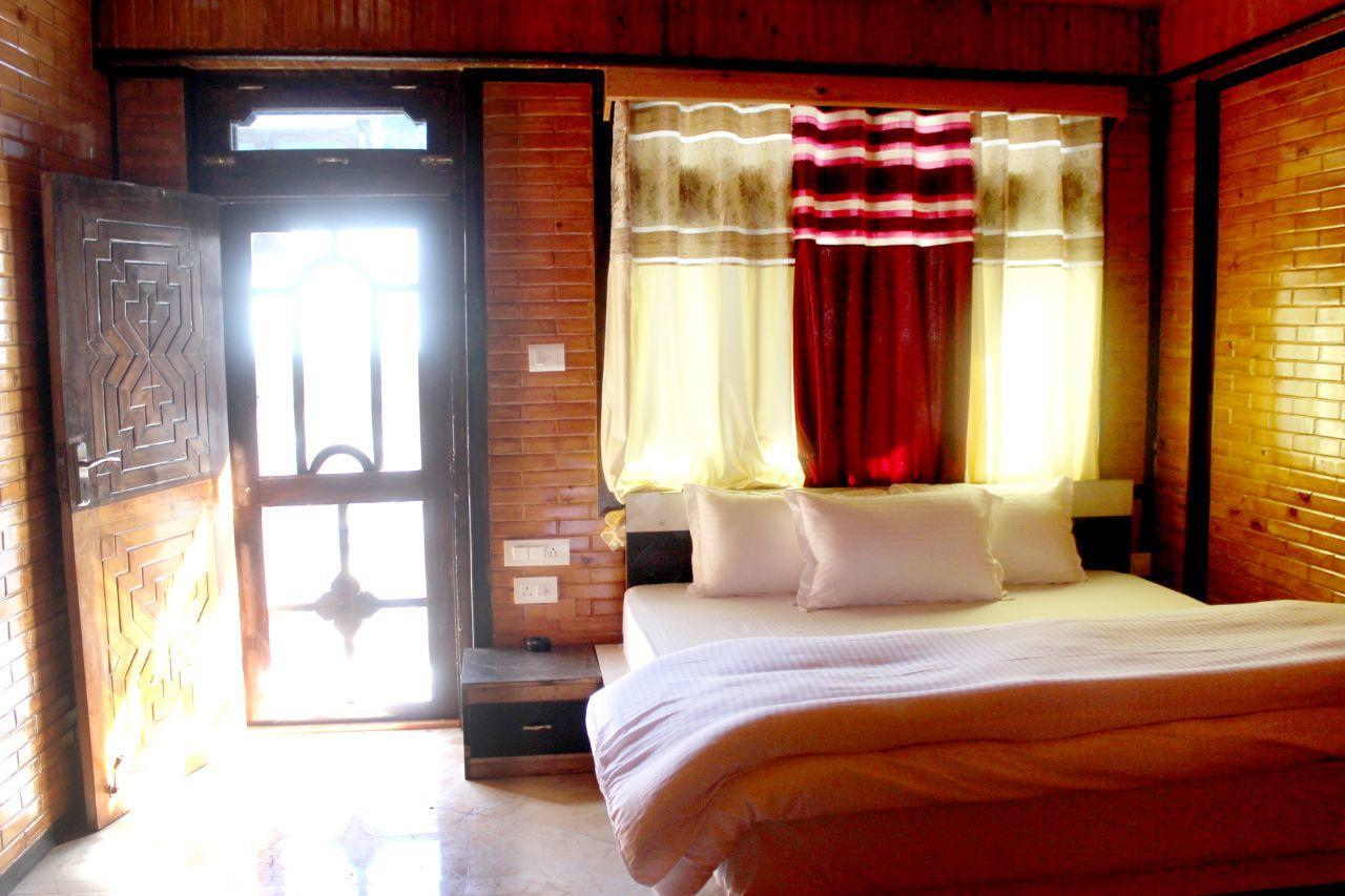 Hotel Uttarayan Sāngla Exterior photo